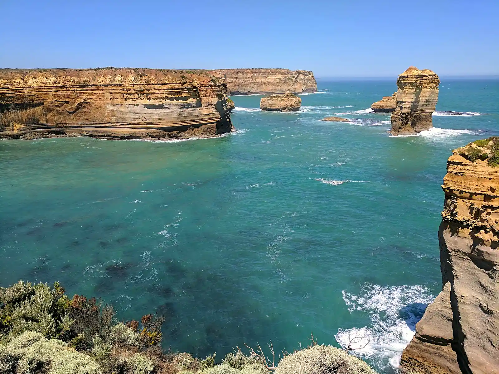 Coastal cliffs and turquoise ocean along the Great Ocean Road outside Melbourne