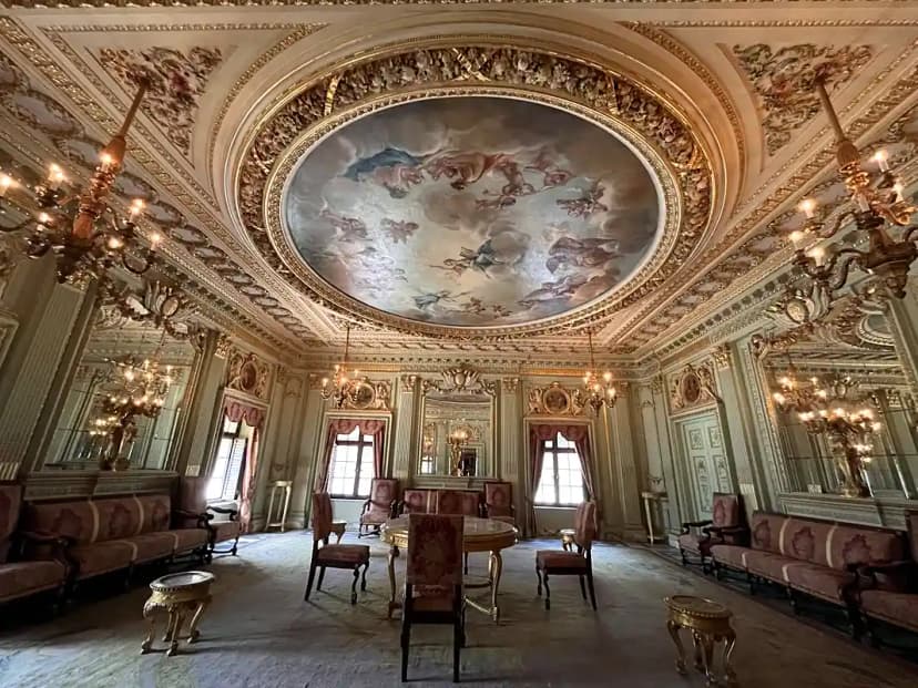 Lal Baag Palace