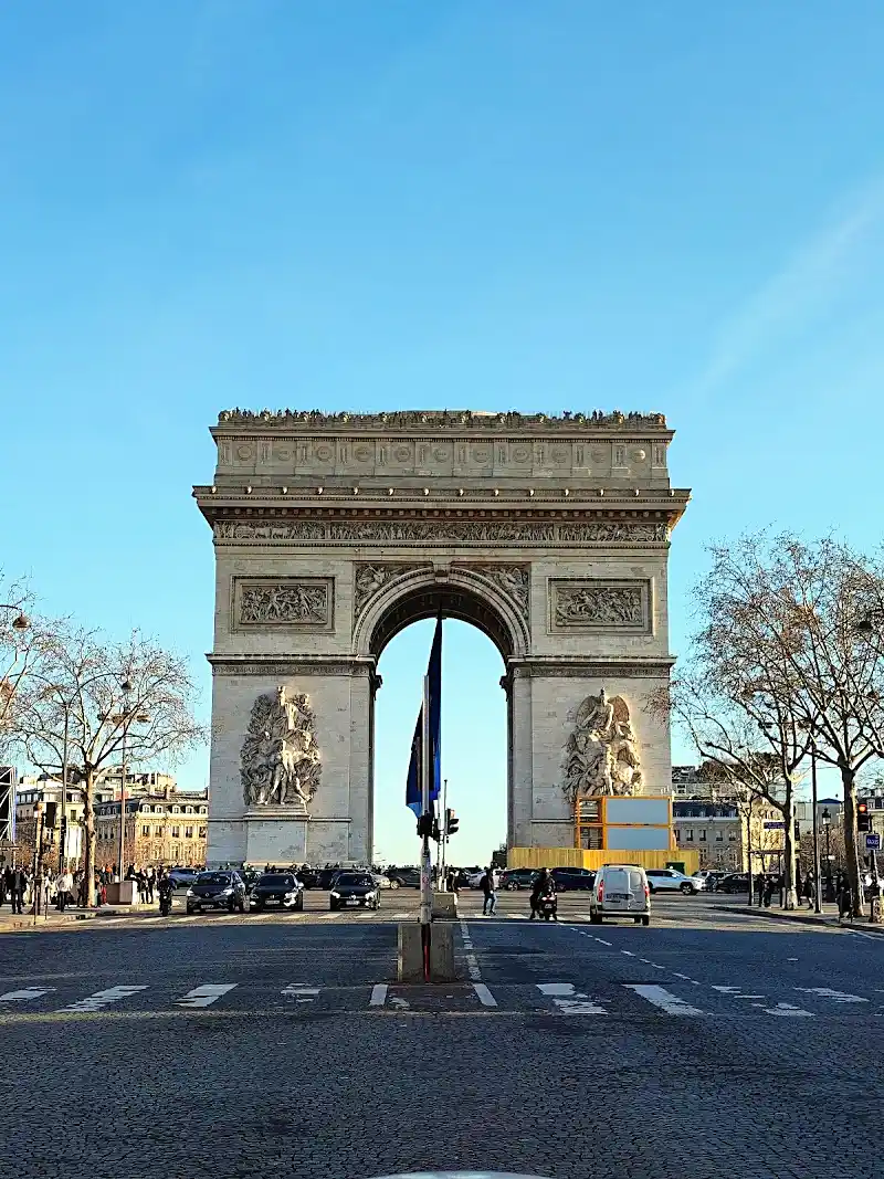 Arc de Triomphe in Paris, one of many EU airports the new passenger rights reform will eventually cover
