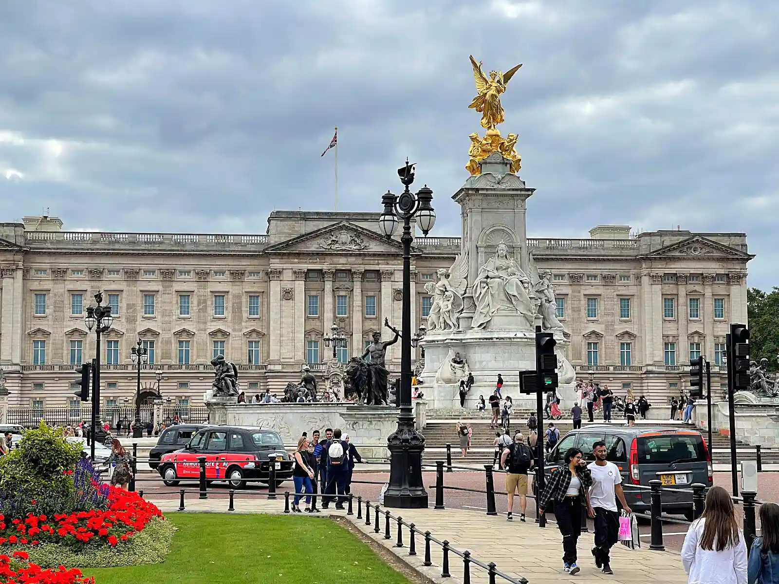 buckingham palace gates on a typical four-day london itinerary morning