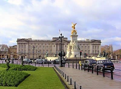 Buckingham Palace facade in central London under a clear sky
