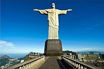 Christ the Redeemer overlooking Rio de Janeiro, starting point for a Brazil itinerary