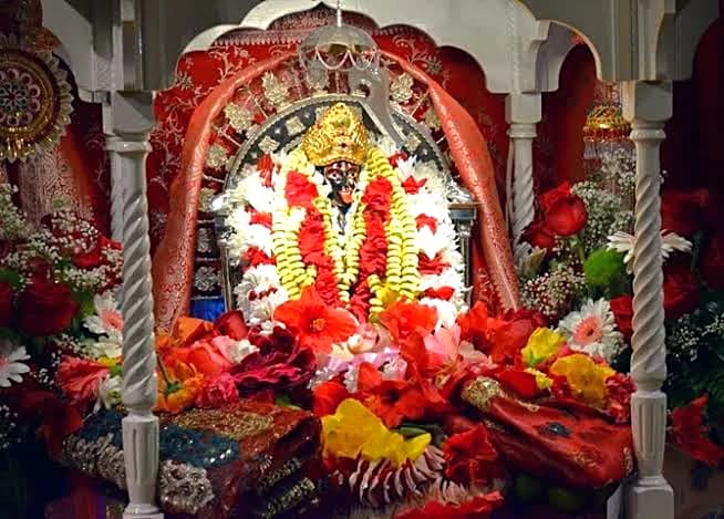 Dakshineswar Kali Temple in Kolkata, a Durga Puja season landmark tied to the 2026 flight price surge