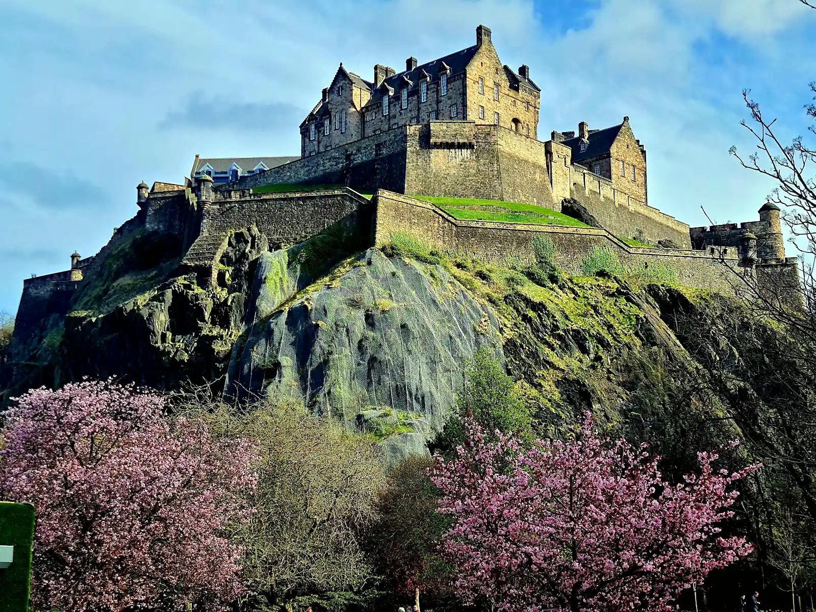 Edinburgh Castle above the Old Town, the traditional starting point for any Scotland itinerary