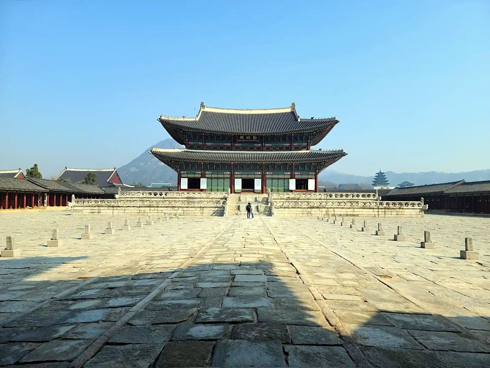 traveller viewing Gyeongbokgung Palace while building a south korea itinerary