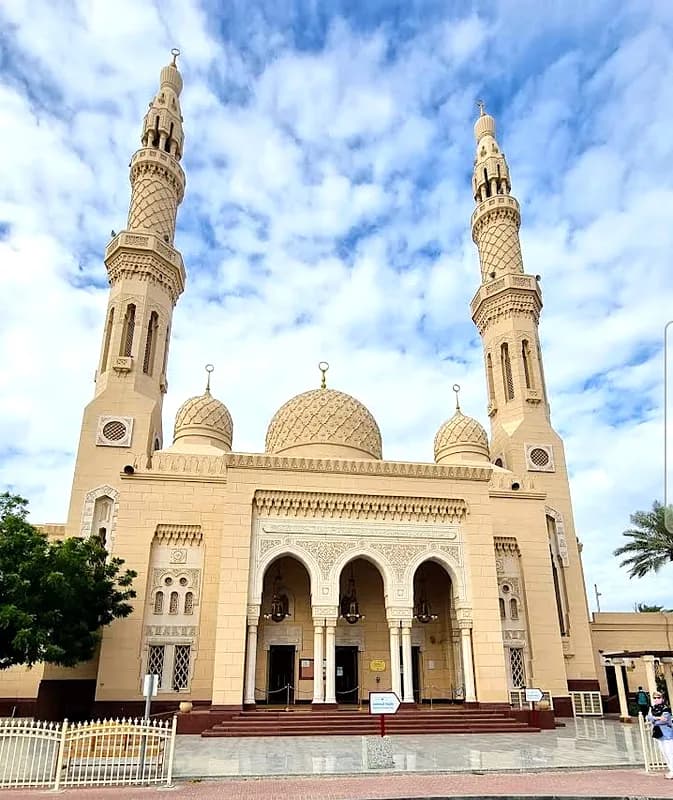 Jumeirah Mosque in Dubai, the only mosque that runs guided open-house tours for visitors