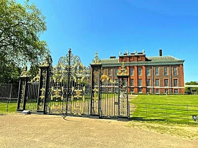 Kensington Palace beside the park, a short walk from the Winter Wonderland entrances