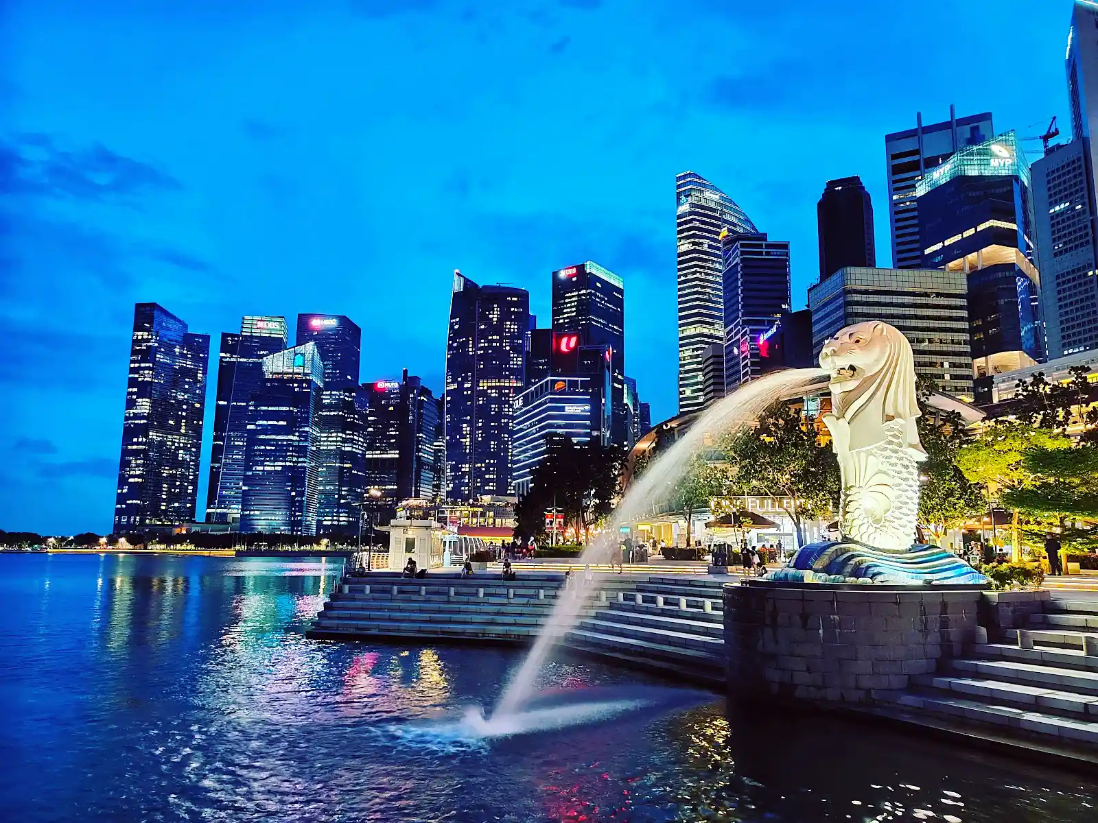 Merlion Park Singapore waterfront, start of a Singapore and Malaysia itinerary route